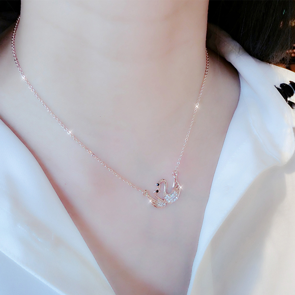 Love swan lucky necklace female short clavicle chain pendant rose gold Japan and Korean simple jewelry simple necklace female